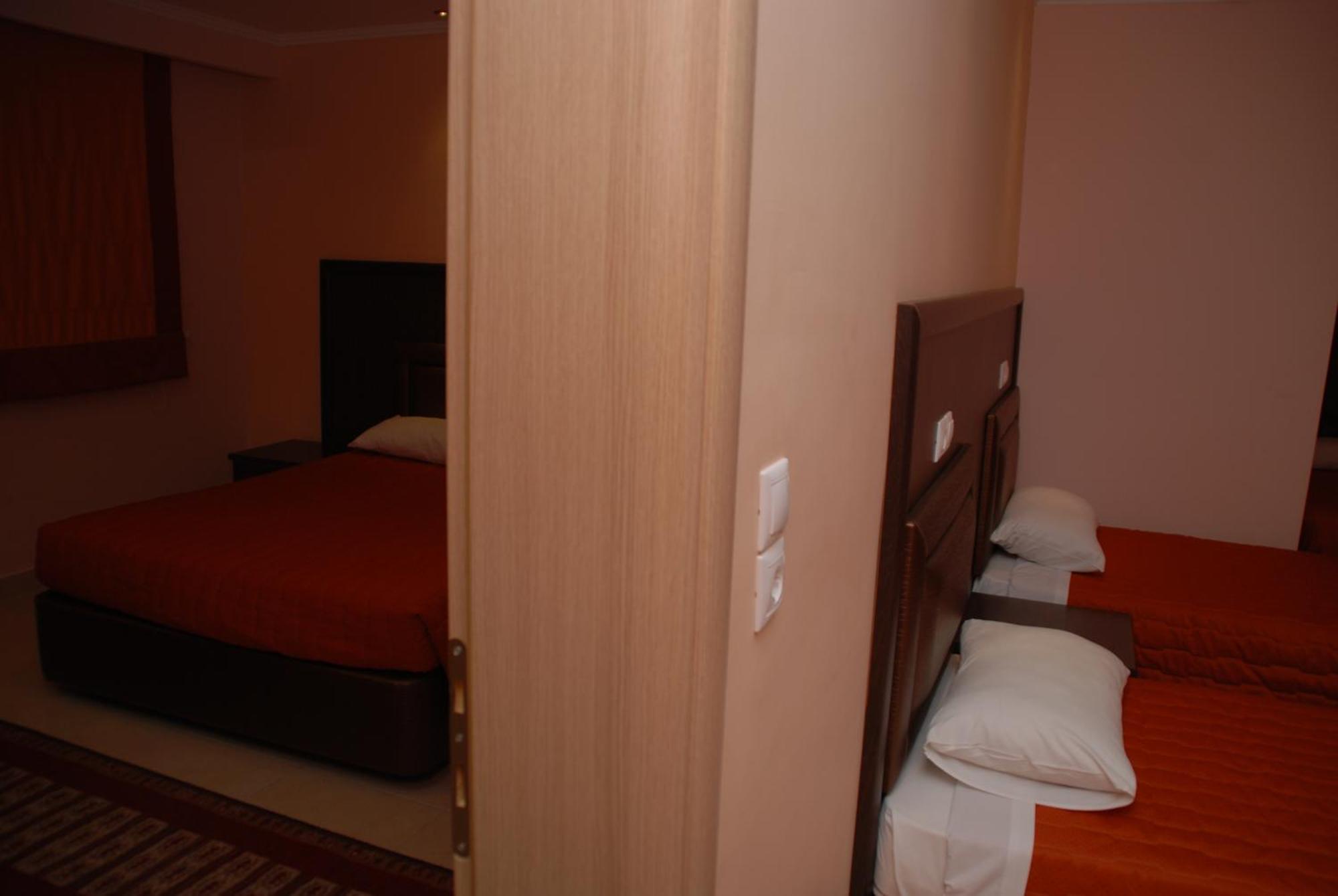 Grand Platon Hotel Olympiakí Aktí 외부 사진